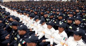 Almacenaba drogas, armas y equipo táctico un policía de Nezahualcóyotl