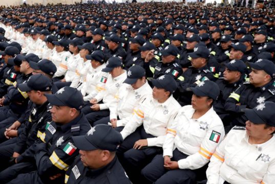 Almacenaba drogas, armas y equipo táctico un policía de Nezahualcóyotl
