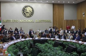 2 Minicomentarios: “Consejeros electorales y su gran popularidad y respaldo social, según Córdova”