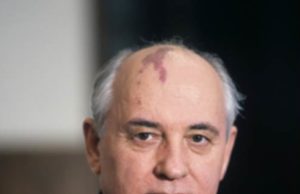 Gorvachov, Traidor para unos; Para Otros, Democratizador: en Sus Manos Murió la URSS