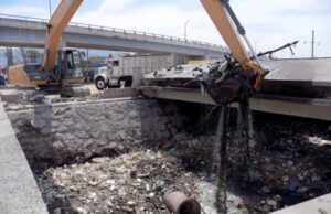 Mexiquenses Irresponsables Arrojan 32 Mil Ton. de Basura a Drenajes en un Año