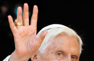 Muerte de Benedicto XVI Puso Fin al Doble Papado