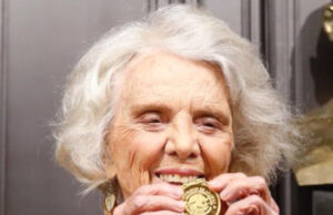 Recibió E. Poniatowska la Medalla ‘Belisario Domínguez’, Merecida